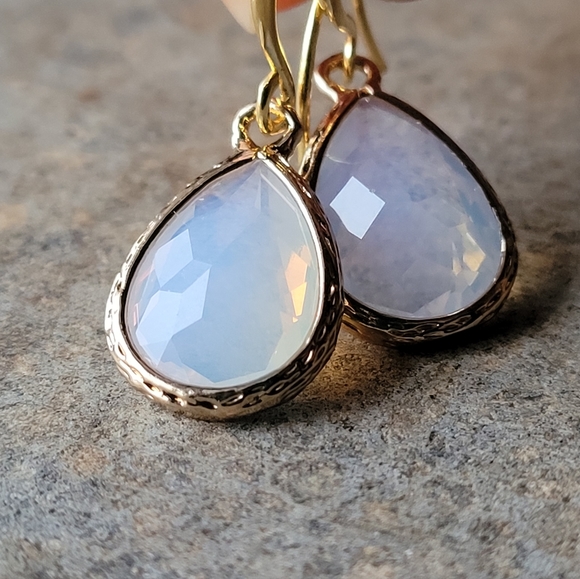 18k Gold Opal Earrings - Picture 4 of 7